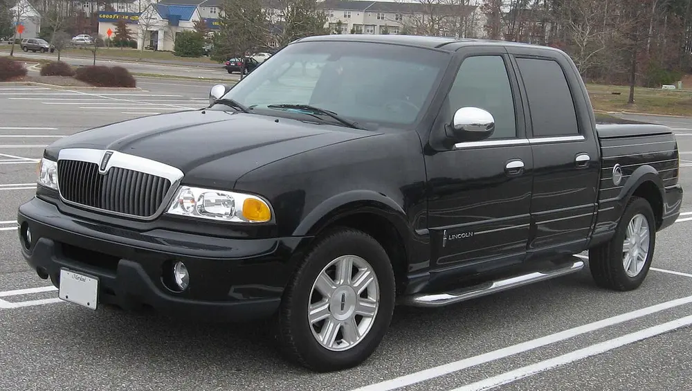 Lincoln Blackwood 2WD 2002 · 5.4 L · 8 cylinders · Premium Gasoline · 4V DOHC · Automatic 4-spd · CLKUP · Rear-Wheel Drive