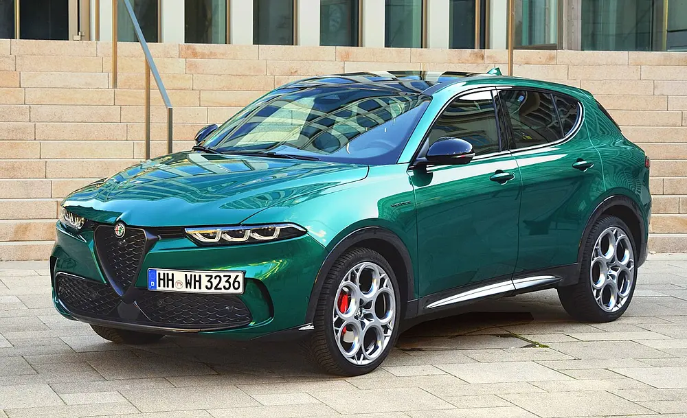 Alfa Romeo Tonale AWD 2025 · 2.0 L · 4 cylinders · Regular Gasoline · SIDI · Automatic 9-spd · All-Wheel Drive