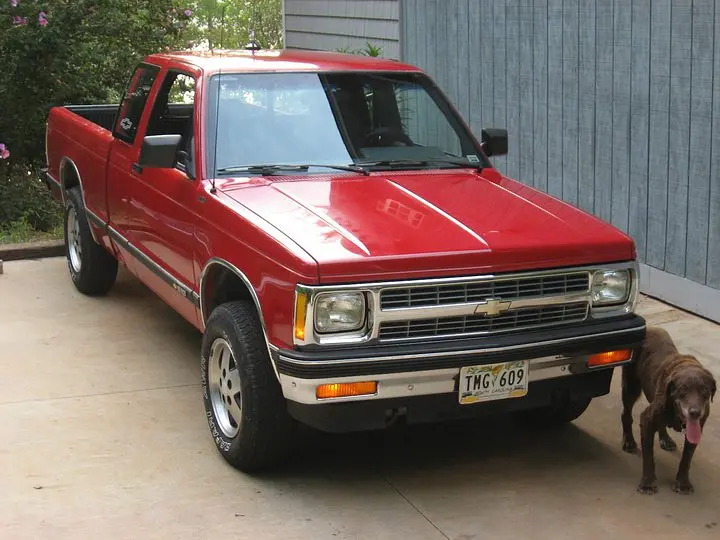 Chevrolet S10 Cab Chassis 2WD 1985 · 2.5 L · 4 cylinders · Regular Gasoline · (FFS) · Manual 4-spd · SIL · Rear-Wheel Drive