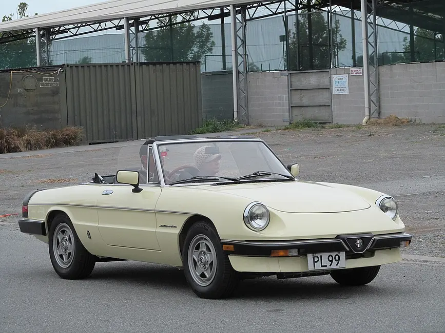 Alfa Romeo Spider 1986 · 2.0 L · 4 cylinders · Regular Gasoline · (FFS) · Manual 5-spd · Rear-Wheel Drive