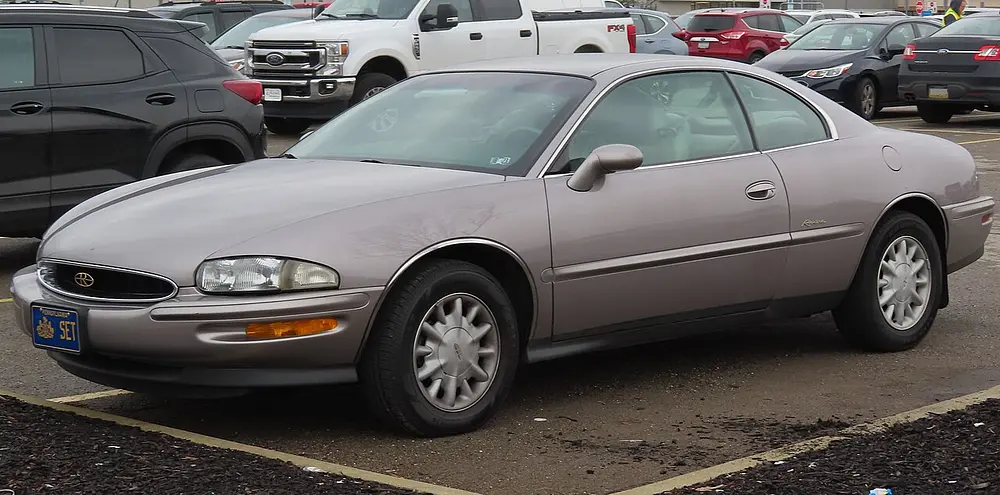 Buick Riviera 1995 · 3.8 L · 6 cylinders · Regular Gasoline · (FFS)      (MPFI) · Automatic 4-spd · CLKUP · Front-Wheel Drive